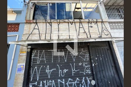 Casa à venda com 100m², 2 quartos e 2 vagas Casa à venda com 100m², 2 quartos e 2 vagasFachada