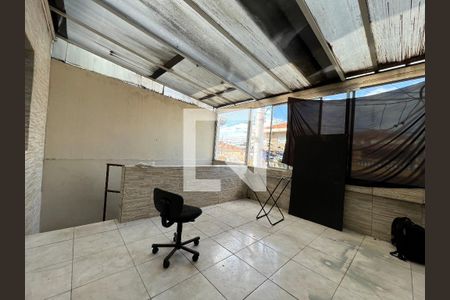 Casa à venda com 100m², 2 quartos e 2 vagas Casa à venda com 100m², 2 quartos e 2 vagasÁrea externa