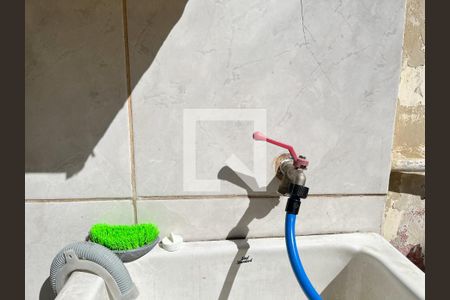 Casa à venda com 100m², 2 quartos e 2 vagas Casa à venda com 100m², 2 quartos e 2 vagasÁrea de Serviço