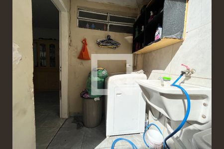 Casa à venda com 100m², 2 quartos e 2 vagas Casa à venda com 100m², 2 quartos e 2 vagasÁrea de Serviço