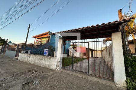 Casa à venda com 70m², 3 quartos e 2 vagasFachada