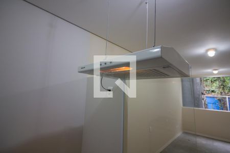 Cozinha de apartamento para alugar com 1 quarto, 32m² em Vila Indiana, São Paulo