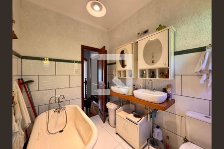 Casa à venda com 175m², 3 quartos e sem vaga Casa à venda com 175m², 3 quartos e sem vagaBanheiro