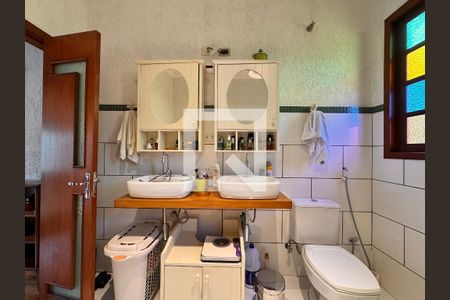 Casa à venda com 175m², 3 quartos e sem vaga Casa à venda com 175m², 3 quartos e sem vagaBanheiro