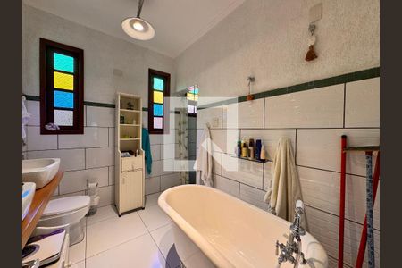 Casa à venda com 175m², 3 quartos e sem vaga Casa à venda com 175m², 3 quartos e sem vagaBanheiro