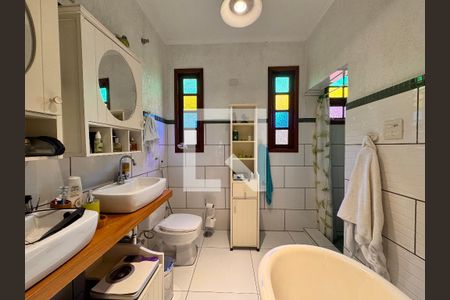 Casa à venda com 175m², 3 quartos e sem vaga Casa à venda com 175m², 3 quartos e sem vagaBanheiro