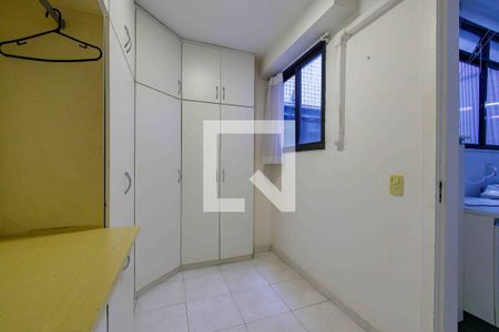Apartamento à venda com 189m², 3 quartos e 2 vagas Apartamento à venda com 189m², 3 quartos e 2 vagasQuarto de Serviço
