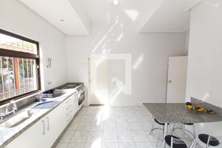 Casa à venda com 404m², 3 quartos e 5 vagas Casa à venda com 404m², 3 quartos e 5 vagasCozinha