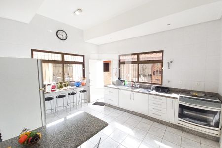 Casa à venda com 404m², 3 quartos e 5 vagas Casa à venda com 404m², 3 quartos e 5 vagasCozinha