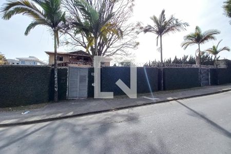 Casa à venda com 404m², 3 quartos e 5 vagas Casa à venda com 404m², 3 quartos e 5 vagasFachada