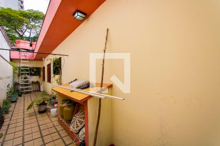 Casa à venda com 546m², 3 quartos e 6 vagas Casa à venda com 546m², 3 quartos e 6 vagasCorredor externo