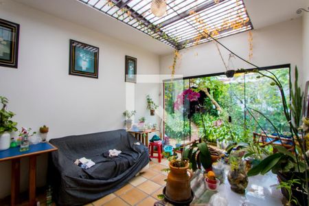 Casa à venda com 546m², 3 quartos e 6 vagas Casa à venda com 546m², 3 quartos e 6 vagasSala - externa