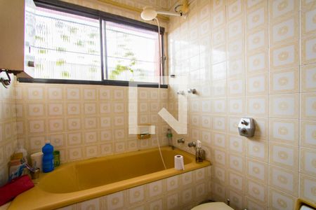 Casa à venda com 546m², 3 quartos e 6 vagas Casa à venda com 546m², 3 quartos e 6 vagasBanheiro do quarto 1