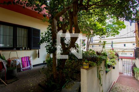 Casa à venda com 546m², 3 quartos e 6 vagas Casa à venda com 546m², 3 quartos e 6 vagasQuintal