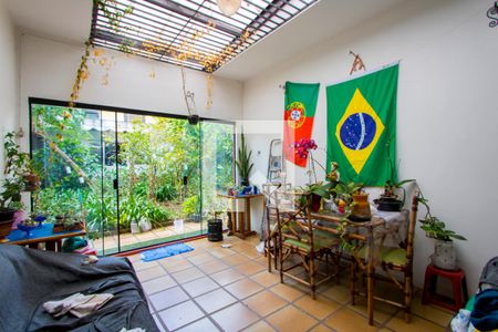 Casa à venda com 546m², 3 quartos e 6 vagas Casa à venda com 546m², 3 quartos e 6 vagasSala - externa