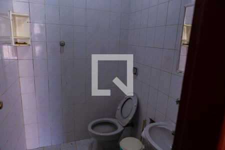 Casa à venda com 175m², 3 quartos e 4 vagas Casa à venda com 175m², 3 quartos e 4 vagasBanheiro da Garagem