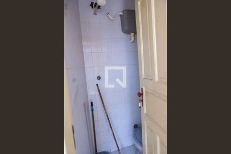 Casa à venda com 175m², 3 quartos e 4 vagas Casa à venda com 175m², 3 quartos e 4 vagasBanheiro da Área de Serviço