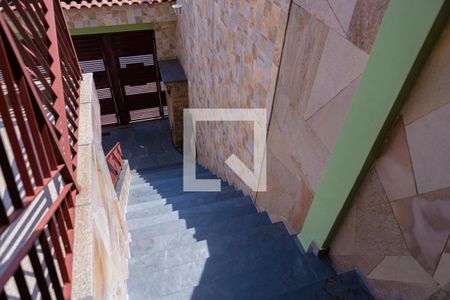 Casa à venda com 175m², 3 quartos e 4 vagas Casa à venda com 175m², 3 quartos e 4 vagasEscada