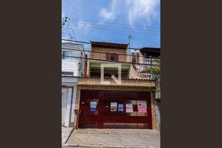 Casa à venda com 175m², 3 quartos e 4 vagas Casa à venda com 175m², 3 quartos e 4 vagasFachada