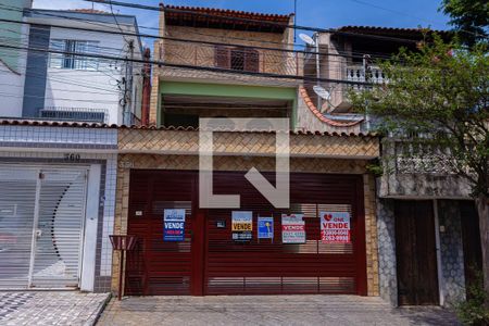 Casa à venda com 175m², 3 quartos e 4 vagas Casa à venda com 175m², 3 quartos e 4 vagasFachada