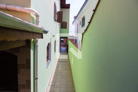 Casa à venda com 175m², 3 quartos e 4 vagas Casa à venda com 175m², 3 quartos e 4 vagasCorredor Lateral