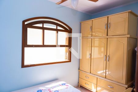 Casa à venda com 175m², 3 quartos e 4 vagas Casa à venda com 175m², 3 quartos e 4 vagasQuarto 2