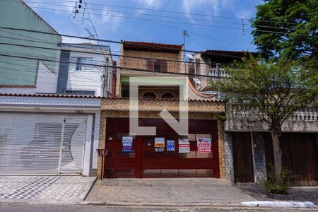 Casa à venda com 175m², 3 quartos e 4 vagas Casa à venda com 175m², 3 quartos e 4 vagasFachada