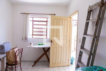 Casa à venda com 175m², 3 quartos e 4 vagas Casa à venda com 175m², 3 quartos e 4 vagasQuarto da Área de Serviço