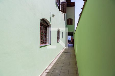 Casa à venda com 175m², 3 quartos e 4 vagas Casa à venda com 175m², 3 quartos e 4 vagasCorredor Lateral