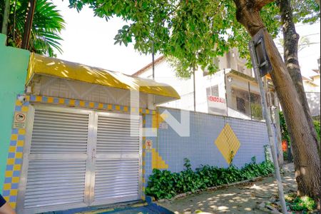 Casa à venda com 160m², 5 quartos e 2 vagasFachada