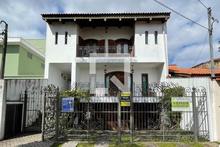 Casa à venda com 323m², 3 quartos e 5 vagas Casa à venda com 323m², 3 quartos e 5 vagasFachada