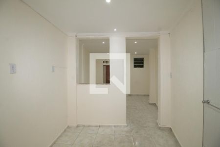 Cozinha/quarto de casa para alugar com 1 quarto, 50m² em Jardim Danfer, São Paulo