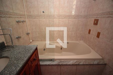Casa à venda com 465m², 5 quartos e 3 vagas Casa à venda com 465m², 5 quartos e 3 vagasBanheiro 2