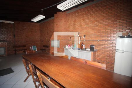 Casa à venda com 465m², 5 quartos e 3 vagas Casa à venda com 465m², 5 quartos e 3 vagasVaranda