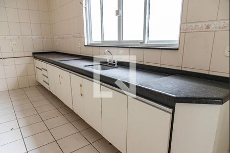 Casa à venda com 300m², 3 quartos e 4 vagas Casa à venda com 300m², 3 quartos e 4 vagasCozinha