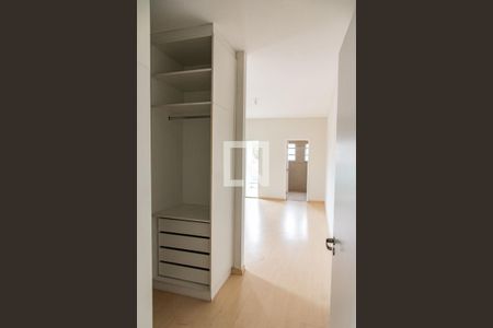 Casa à venda com 300m², 3 quartos e 4 vagas Casa à venda com 300m², 3 quartos e 4 vagasCloset da suíte 3