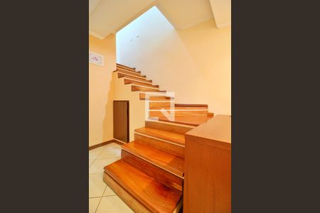 Casa à venda com 200m², 3 quartos e 4 vagasEscada