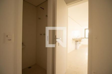 Apartamento à venda com 165m², 4 quartos e 2 vagas Apartamento à venda com 165m², 4 quartos e 2 vagasQuarto de Serviço