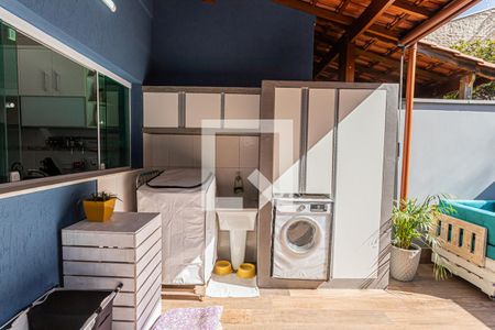 Casa à venda com 240m², 3 quartos e 3 vagas Casa à venda com 240m², 3 quartos e 3 vagasÁrea de serviço e espaço gourmet