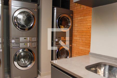 Studio à venda com 2552m², 1 quarto e 1 vaga Studio à venda com 2552m², 1 quarto e 1 vagaLavanderia