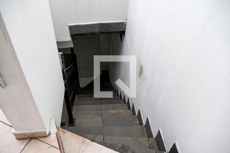 Casa à venda com 110m², 3 quartos e 2 vagasEscada