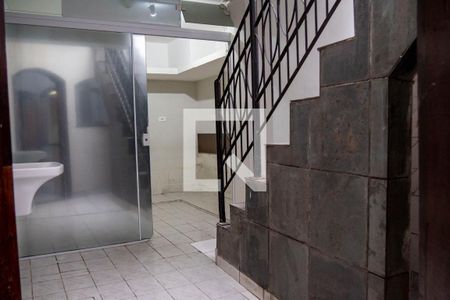 Casa à venda com 110m², 3 quartos e 2 vagasEscada