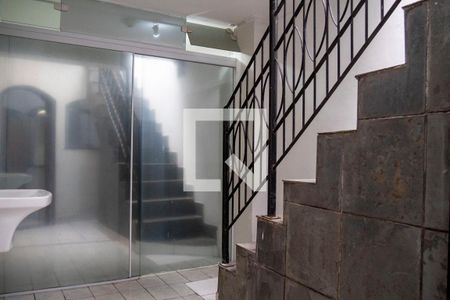 Casa à venda com 110m², 3 quartos e 2 vagasEscada