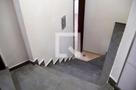 Casa à venda com 110m², 3 quartos e 2 vagasEscada