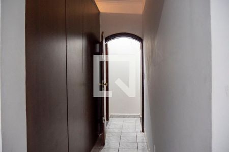 Casa à venda com 110m², 3 quartos e 2 vagasCorredor