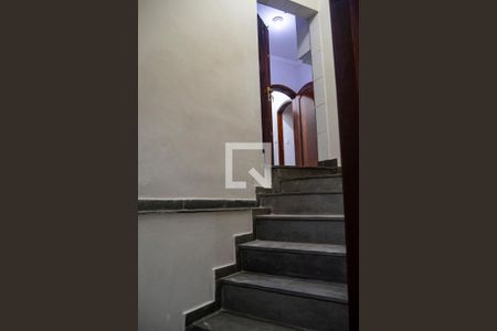 Casa à venda com 110m², 3 quartos e 2 vagasEscada