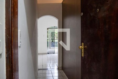 Casa à venda com 110m², 3 quartos e 2 vagasCorredor