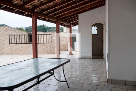 Casa à venda com 110m², 3 quartos e 2 vagasTerraço