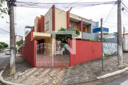 Casa à venda com 178m², 3 quartos e 3 vagas Casa à venda com 178m², 3 quartos e 3 vagasFachada