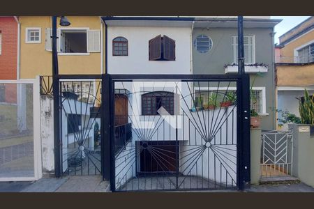 Casa à venda com 350m², 3 quartos e 4 vagas Casa à venda com 350m², 3 quartos e 4 vagasFachada